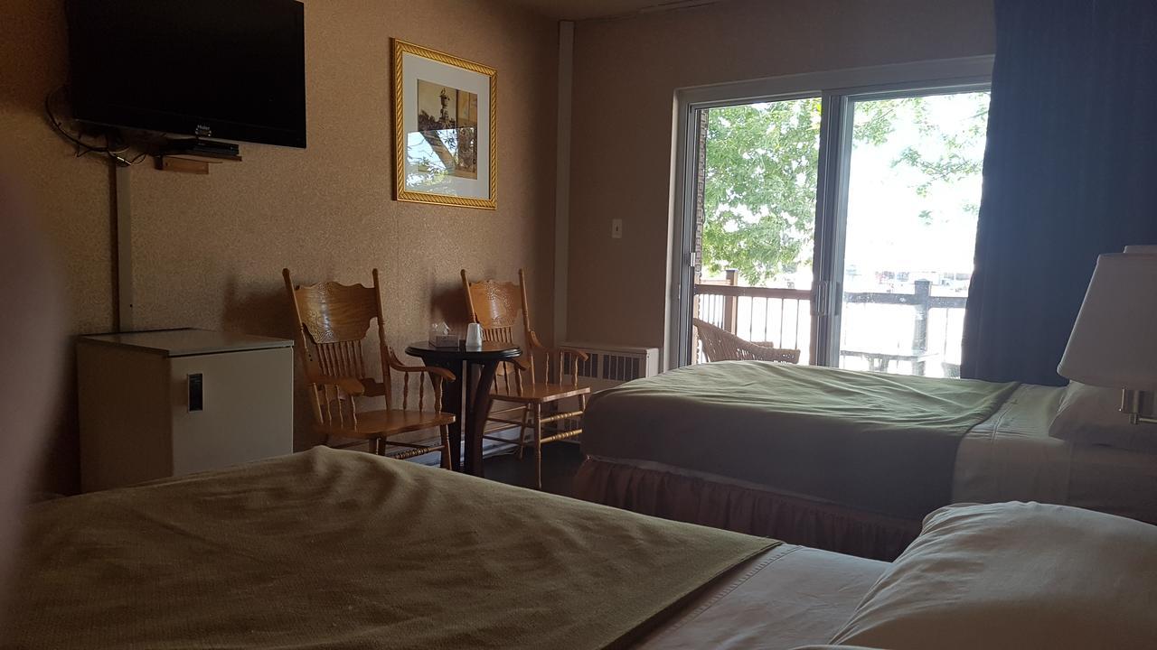 Chomedey Inn Лаваль Экстерьер фото